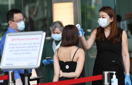 Із банку в Сінгапурі евакуювали 300 людей через інфікованого коронавірусом співробітника