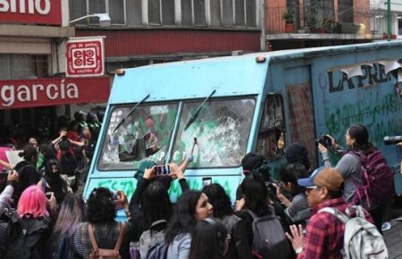 У Мехіко сотні людей вийшли на акцію протесту через вбивство жінки