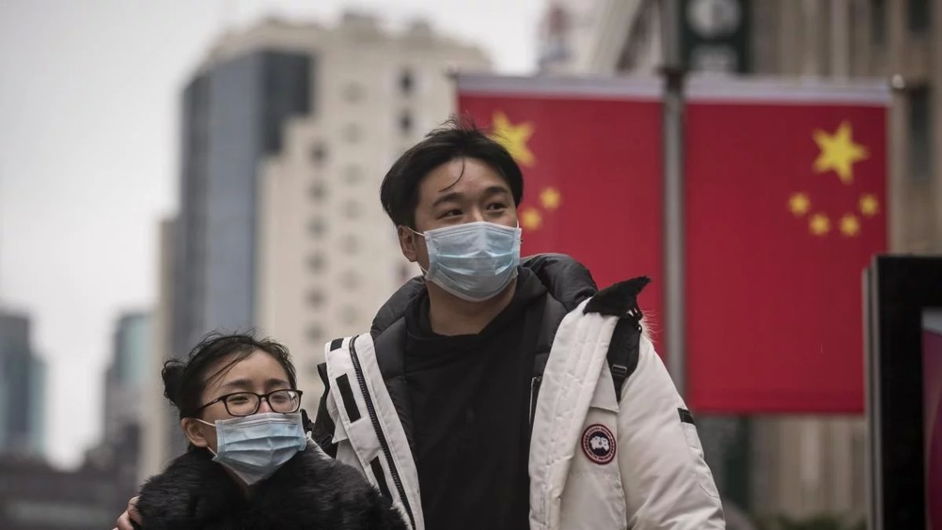 У Пекіні за 6 днів планують реконструювати промислову будівлю у завод з виробництва масок