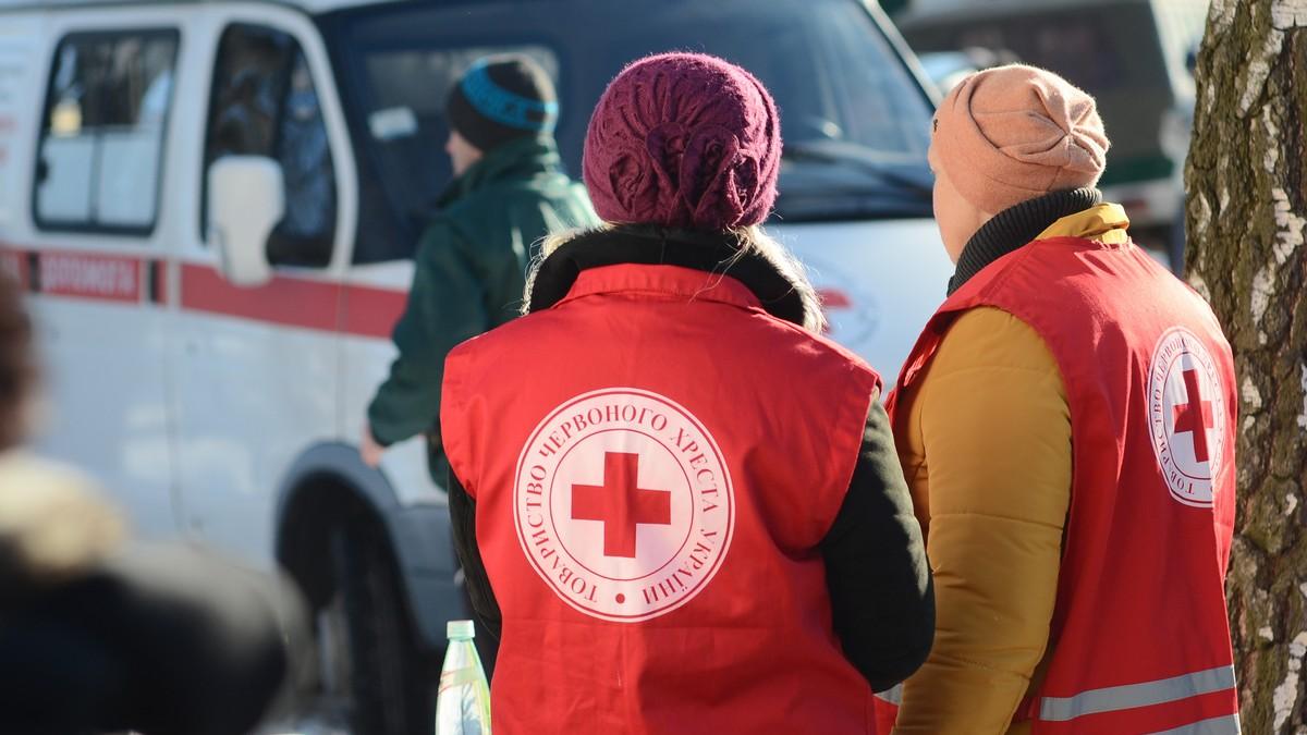 Евакуйовані у Нових Санжарах: Червоний Хрест передав допомогу на майже 290 тисяч гривень