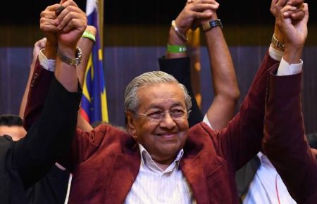 Прем'єр-міністр Малайзії у віці 94 років пішов у відставку