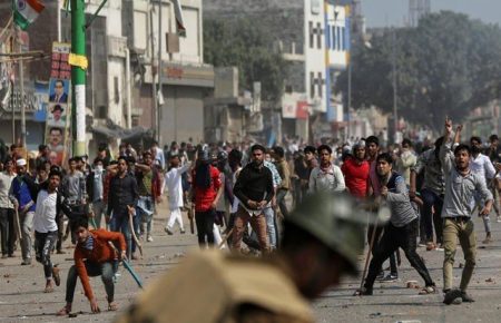 Сутички у Делі: семеро людей загинули, а близько 150 отримали поранення