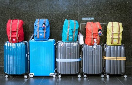 Нова послуга від Укрзалізниці: пасажирам допоможуть нести валізи