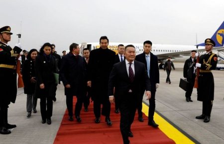 Президента Монголії помістили на карантин після відвідин Китаю
