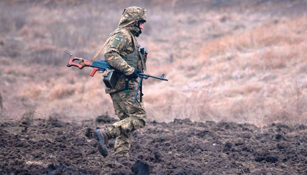 Доба на Донбасі: троє українських військовослужбовців дістали поранення
