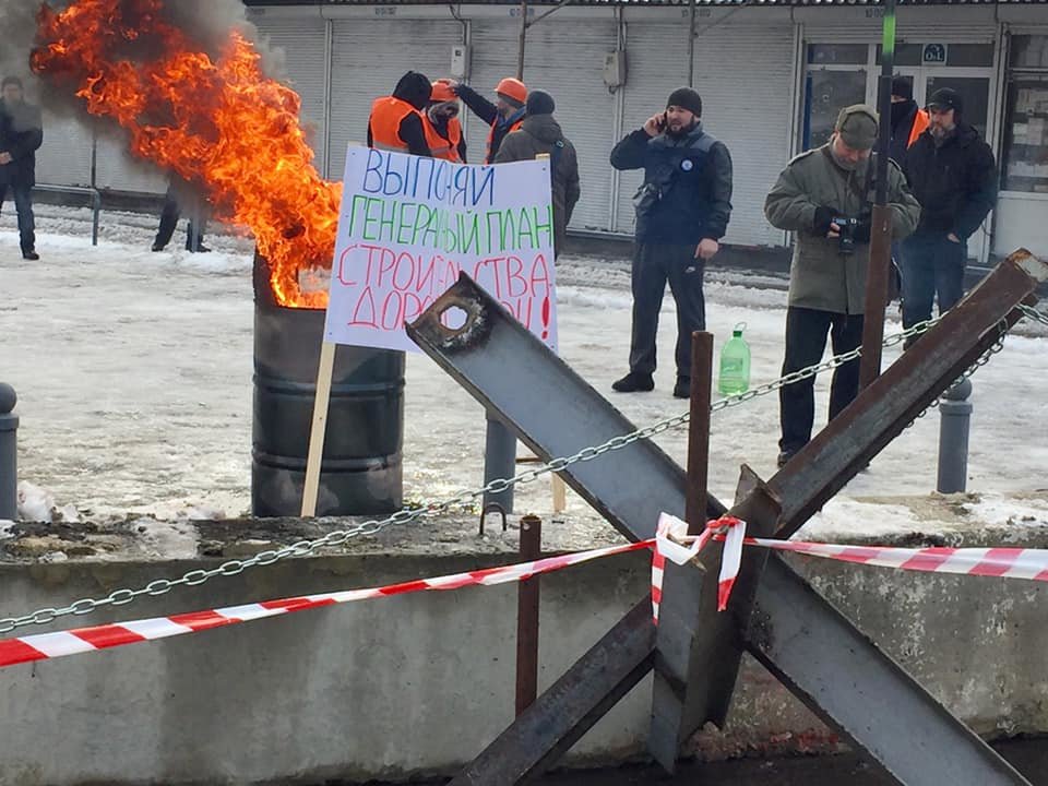 У Харкові підприємці з «Барабашово» побудували барикади на знак протесту проти будівництва дороги