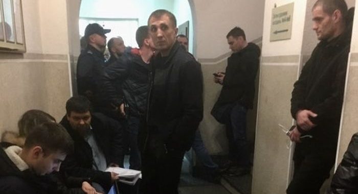 Обрання запобіжного заходу підозрюваному у вбивстві майданівця екс-бійцю «Омеги» затягується Обрання запобіжного заходу підозрюваному у вбивстві майданівця екс-бійцю «Омеги» затягується