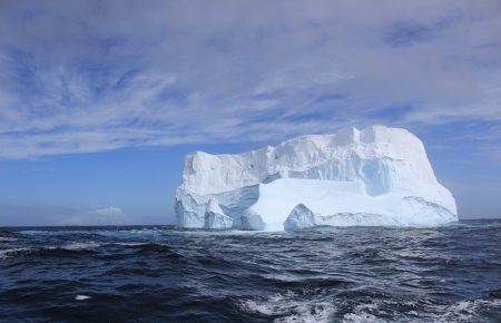 Коли озонова діра над Антарктидою збільшується, можна отримати опіки очей та шкіри — полярник