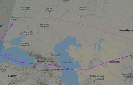 Літак з українцями з Уханю кружляє над Полтавщиною