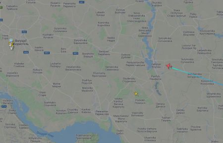 Літак з українцями з Уханю сідає у Борисполі