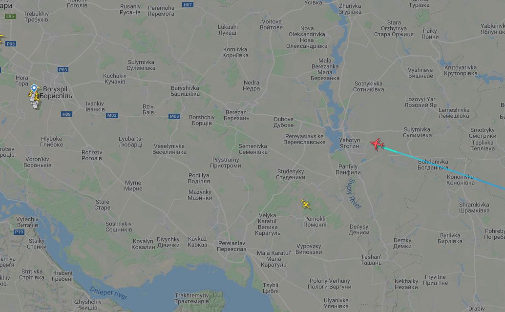Літак з українцями з Уханю сідає у Борисполі
