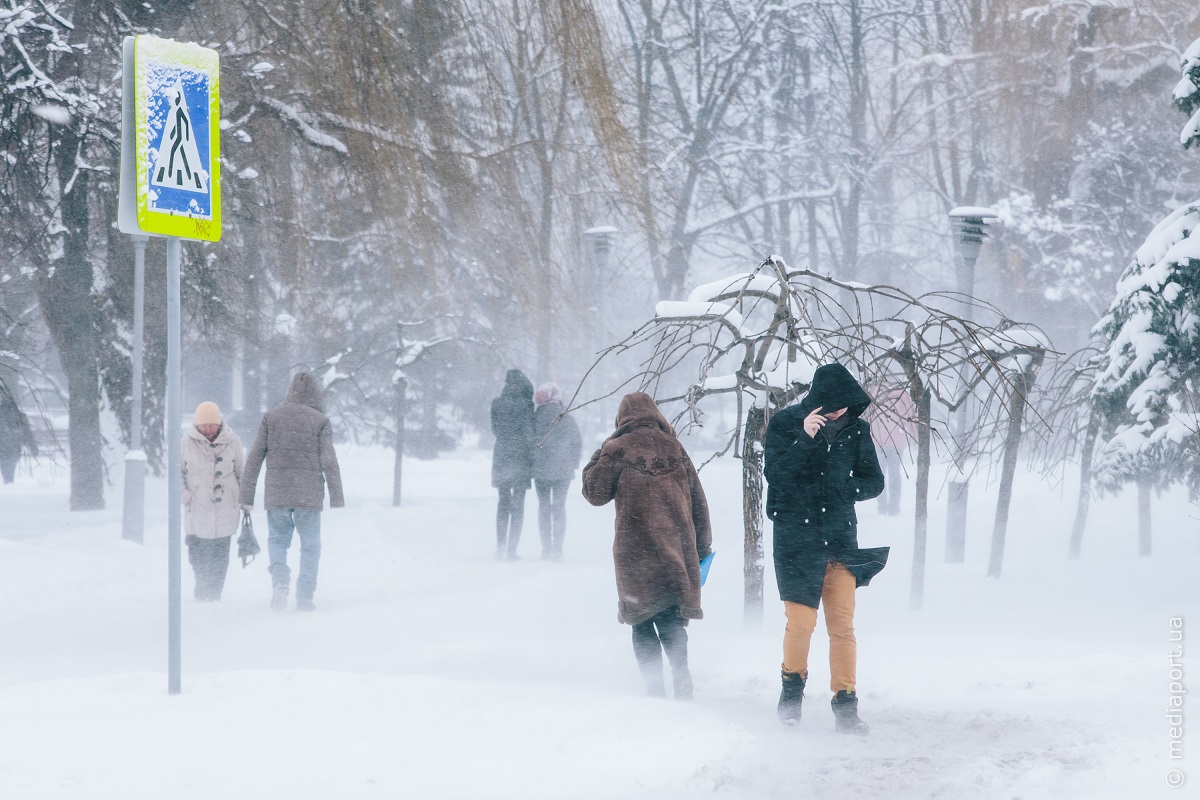 В Україну прийде сильний сніг, хуртовини та ожеледиця