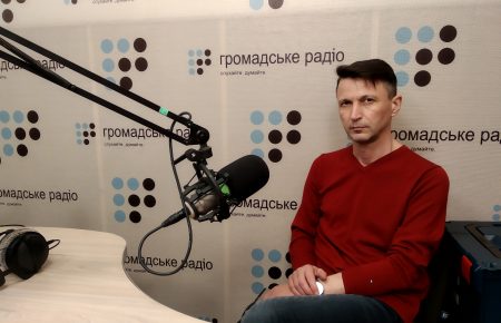 Зеленський мовчить про те, що РФ здійснює проти України військову агресію — політолог Бушанський