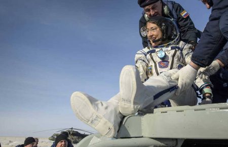 Астронавтка NASA повернулася на Землю та стала першою жінкою, яка пробула в космосі 328 днів