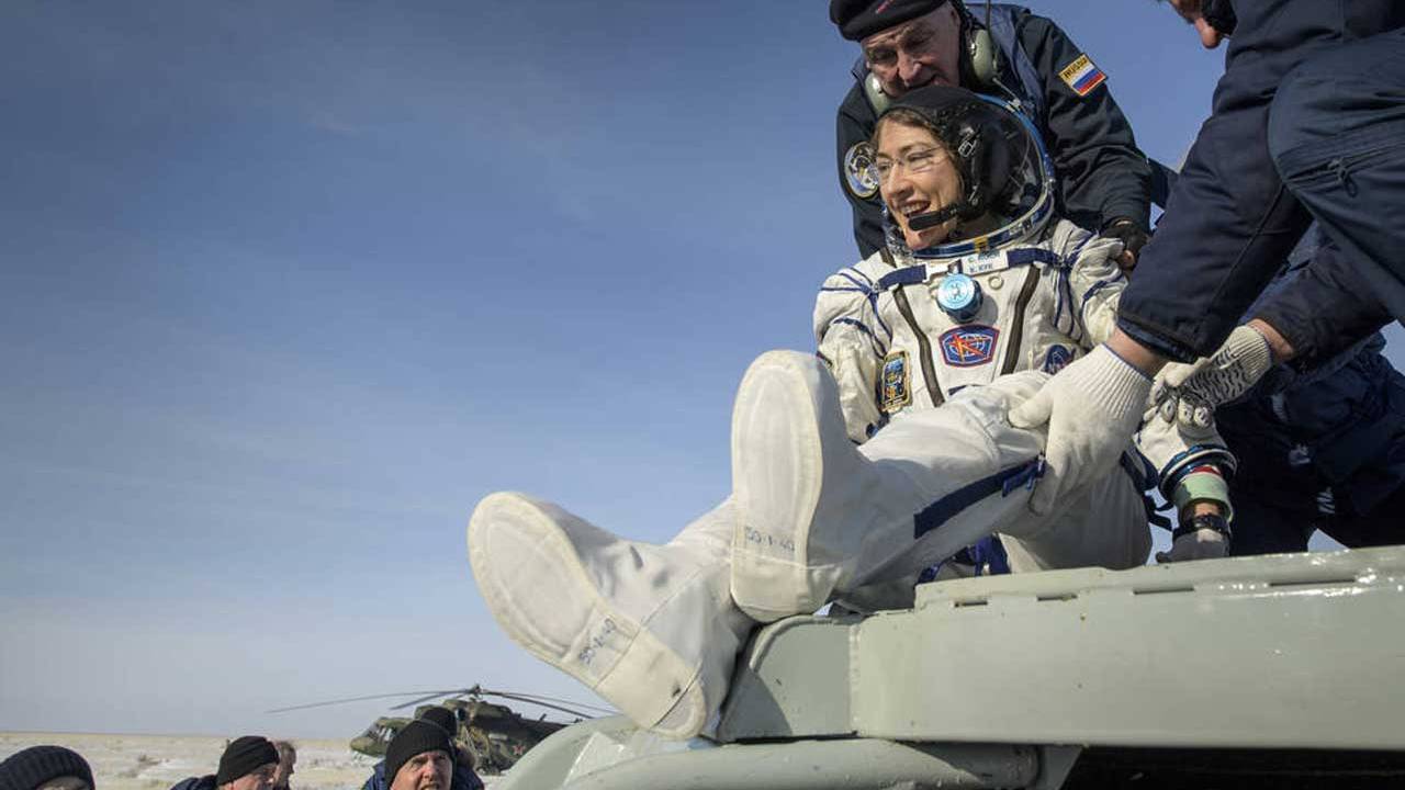 Астронавтка NASA повернулася на Землю та стала першою жінкою, яка пробула в космосі 328 днів