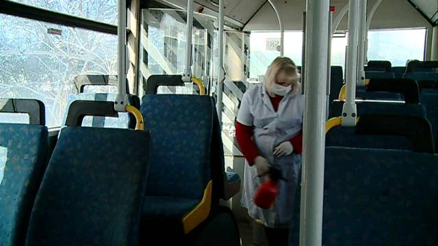 У Дніпрі через перевищений поріг захворюваності на грип і ГРВІ почали дезінфікувати громадський транспорт