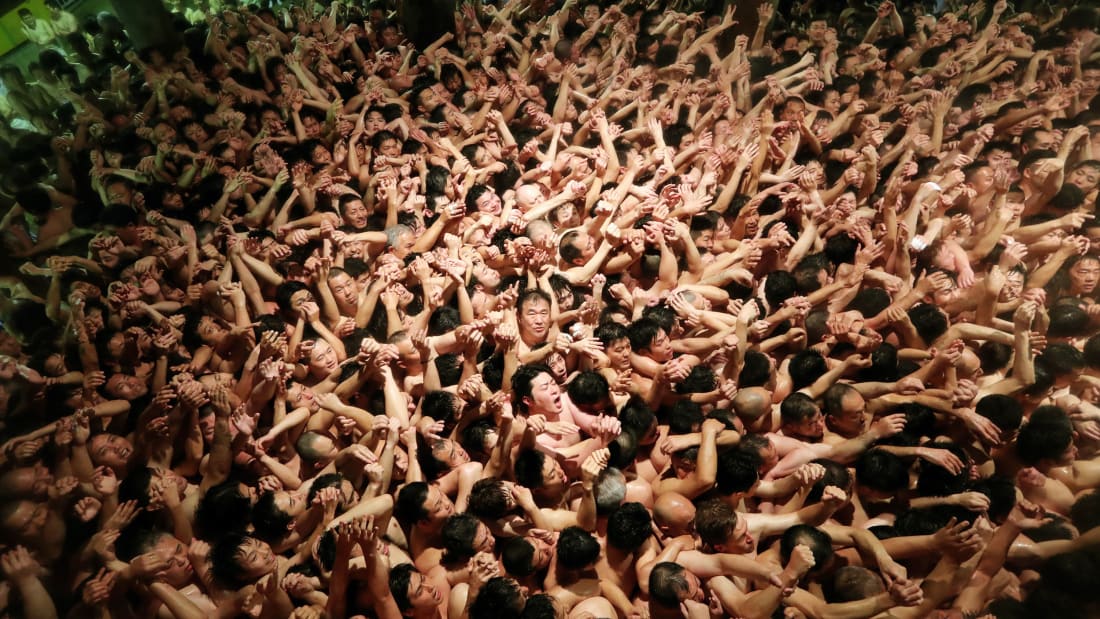 10 тисяч японців, попри холодну погоду, зібралися на щорічний фестиваль голих