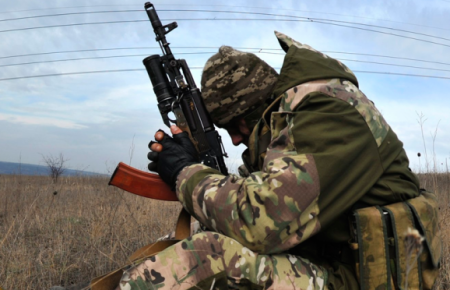 Бойовики обстріляли позиції українських військових біля Кримського і Луганського