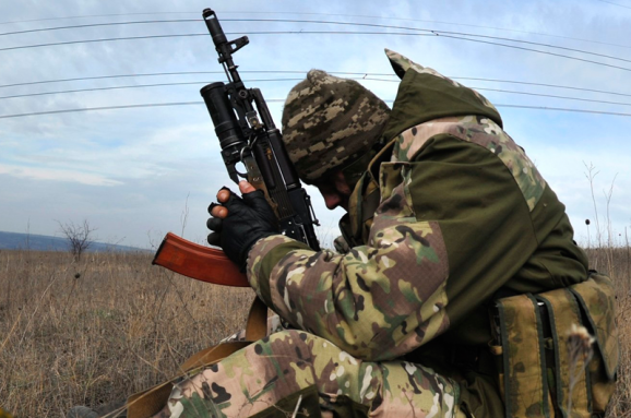 Бойовики обстріляли позиції українських військових біля Кримського і Луганського