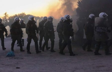 У Греції 62 людини постраждали у сутичках проти закритих таборів мігрантів