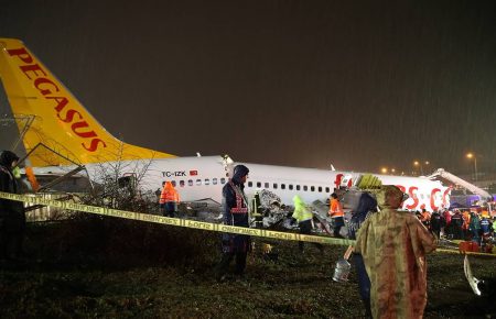 Аварія літака в Стамбулі: одна людина загинула, 157 постраждали