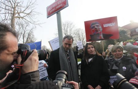 У Празі біля посольства Росії відкрили площу названу в честь Нємцова