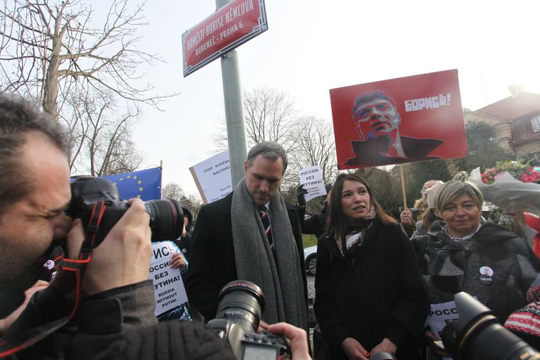 У Празі біля посольства Росії відкрили площу названу в честь Нємцова