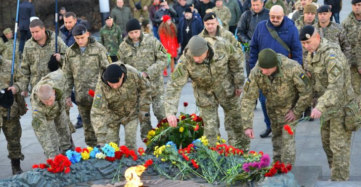 Мы должны чествовать и помнить наших воинов, а не вооруженного коллаборанта — Подоляк Мы должны чествовать и помнить наших воинов, а не вооруженного коллаборанта — Подоляк