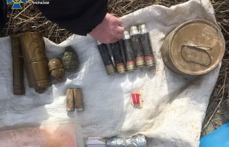 На Луганщині СБУ викрила схрон з вибухівкою та гранатометними пострілами
