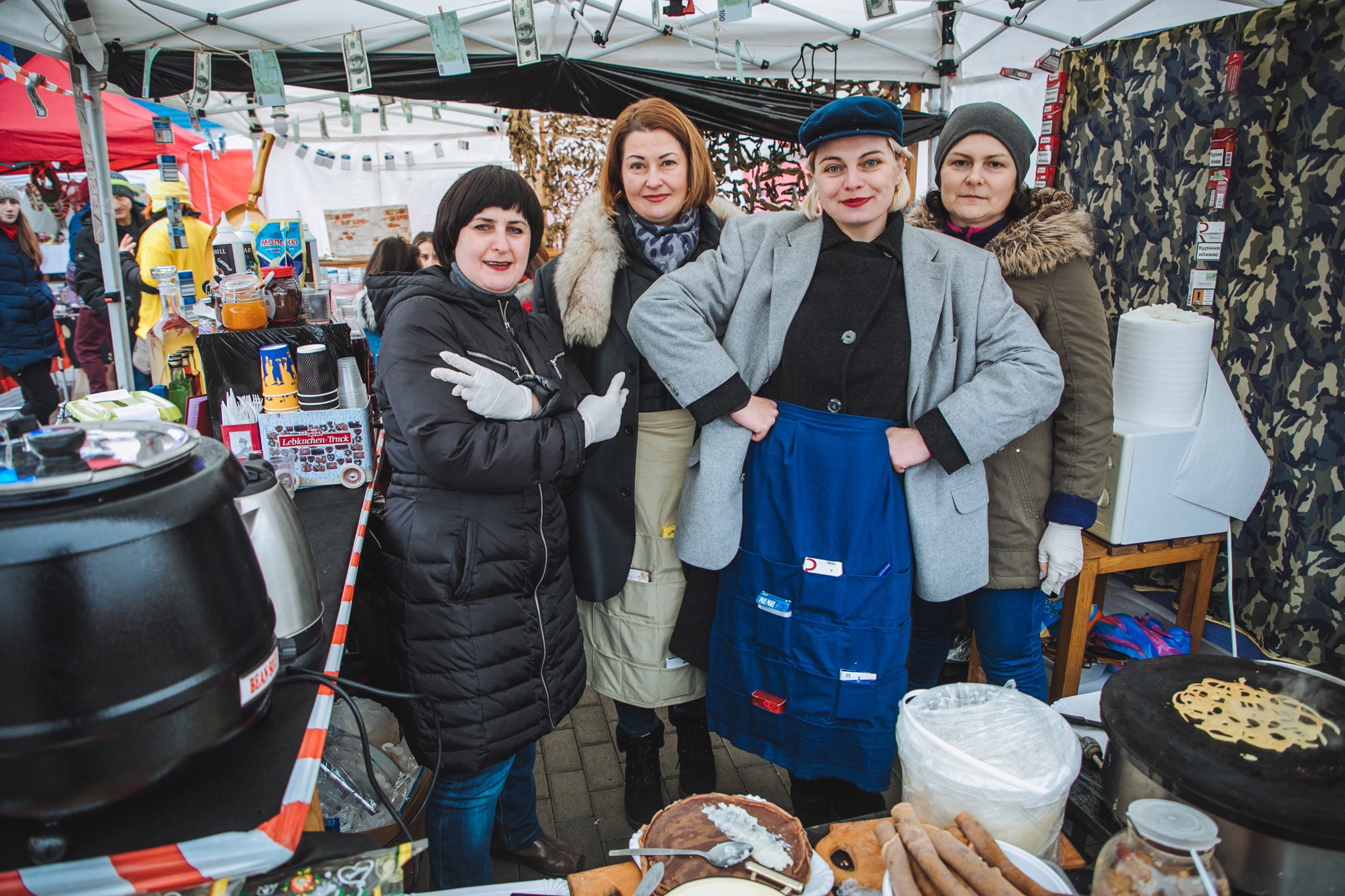 В Ужгороде волонтеры продают палачинту, чтобы помочь украинским военным