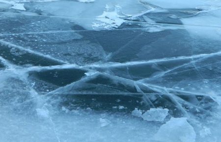 На Харківщині діти провалилися під лід: двоє загинули, один в лікарні