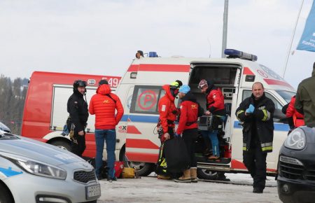 У Польщі на гірськолижному курорті вітер зірвав дах з будівлі, загинули дві жінки 
