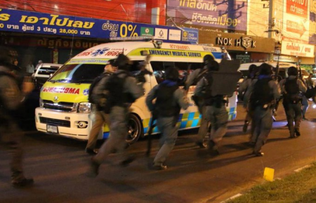 Таїланд: поліцейські обстежили чотири поверхи торгового центру, де сталася стрілянина — стрілка не знайшли