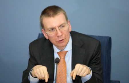 Глава МЗС Латвії назвав наступ бойовиків на Донбасі явним порушенням Мінських угод