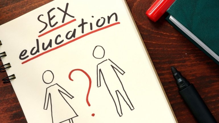 Діти вважають, що в українських школах має бути предмет «сексуальна освіта» — Тарабанова