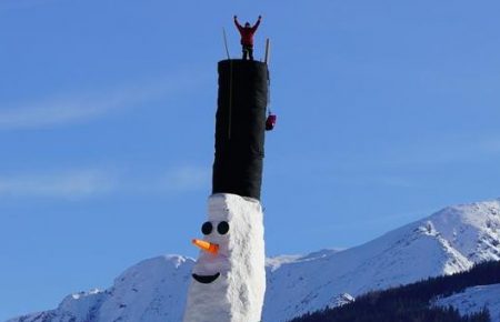 В Австрії зліпили найвищого у світі сніговика