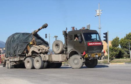 Туреччина звозить військову техніку до кордону із Сирією