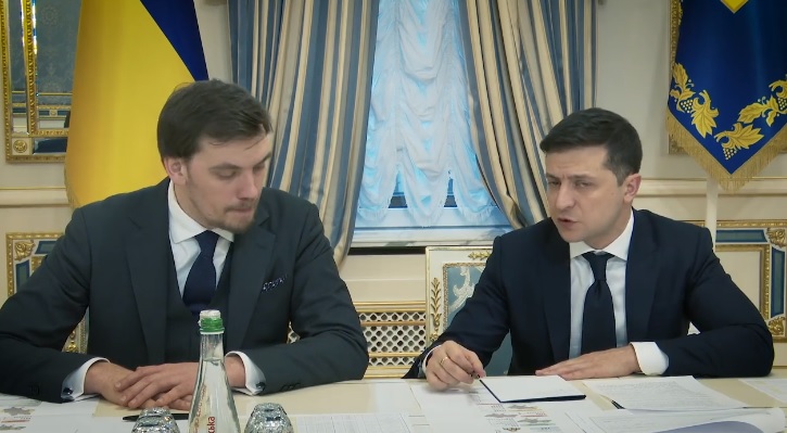 Зеленський заявив, що чекає пояснень від влади двох областей через платіжки за опалення