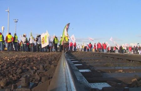 У Польщі шахтарі заблокували залізничні колії, вимагають припинити поставки вугілля з РФ