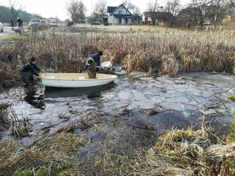На Львівщині автівка впала в озеро, загинули 4 людей
