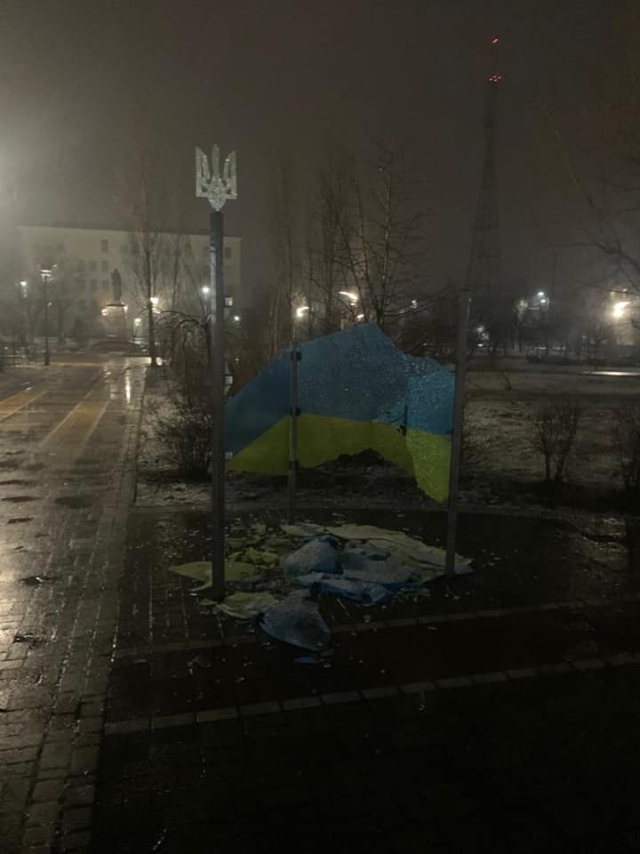 У Сєвєродонецьку затримали вандала, який розбив стелу з державними символами України — поліція