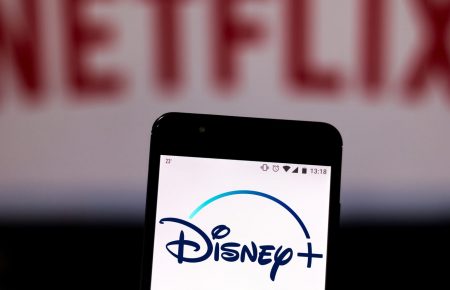 Netflix і Disney призупиняють виробництво фільмів через коронавірус
