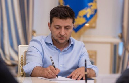 Зеленський підписав зміни до Податкового кодексу щодо видобутку бурштину