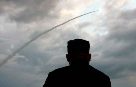 Північна Корея запустила три ракети у бік Японії