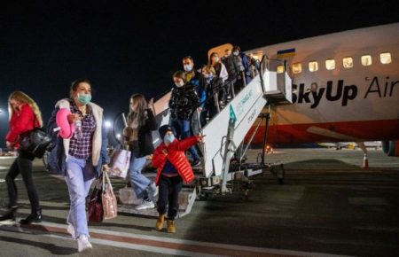 123 евакуйовані з Італії українці пройшли експрес-тести на коронавірус: усі результати негативні