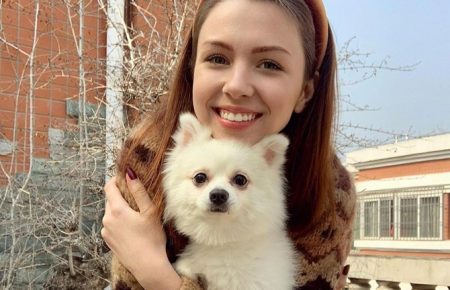 Евакуація з Уханя: українка із собакою поїдуть в Пекін, щоб оформити документи