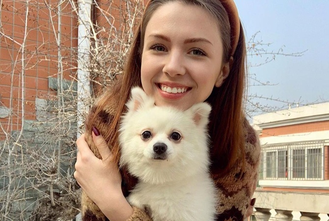 Эвакуация из Уханя: украинка с собакой поедут в Пекин, чтобы оформить документы