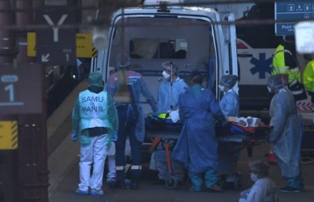 Франція на швидкісних потягах евакуює хворих на коронавірус з Ельзасу