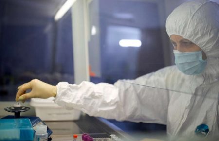 Коронавірус в Україні: у МОЗ пояснили різницю між експрес-тестами та тестами для ПЛР
