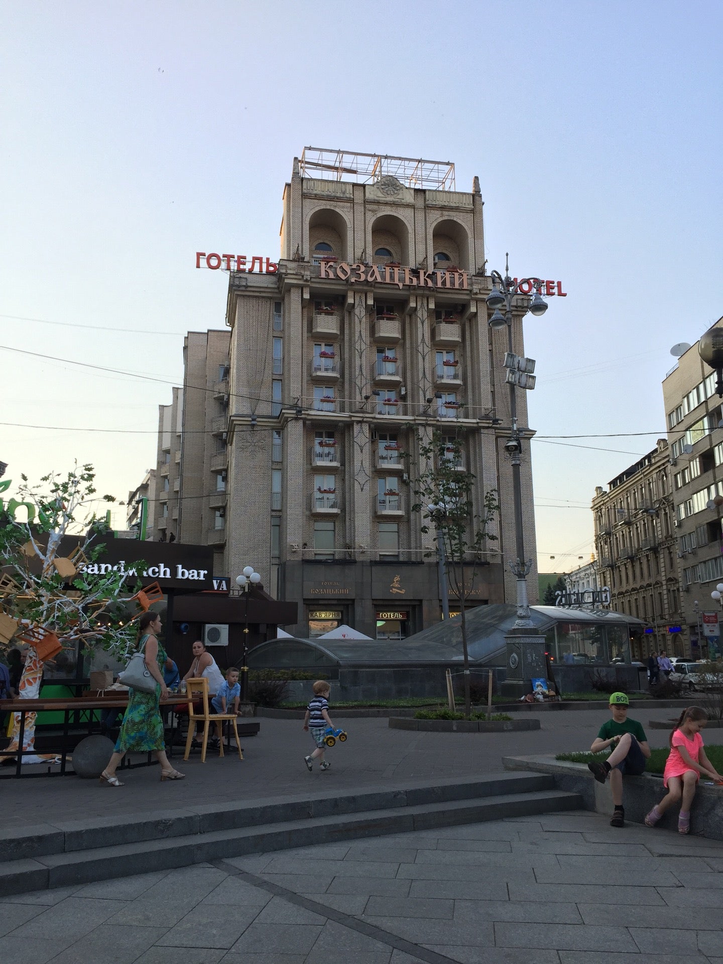 У Києві «Готель Козацький» розмістив на обсервацію 100 людей з Балі та Катару